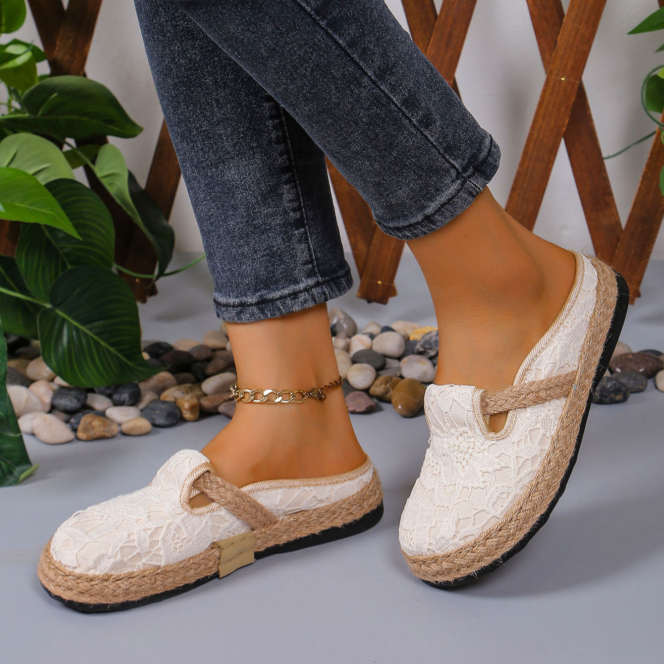 beige Falt mit Canvas-Detail und geschlossener Spitze