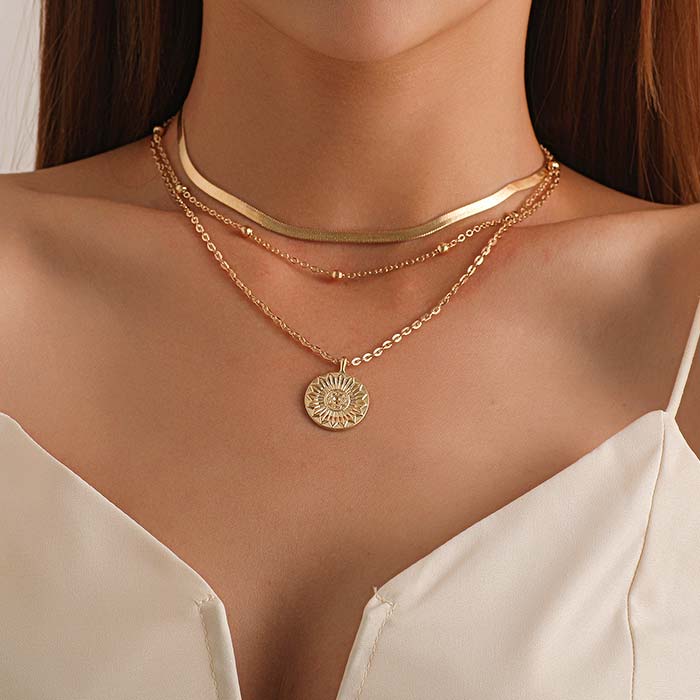 Alloy Detail Gold Color Round Necklace