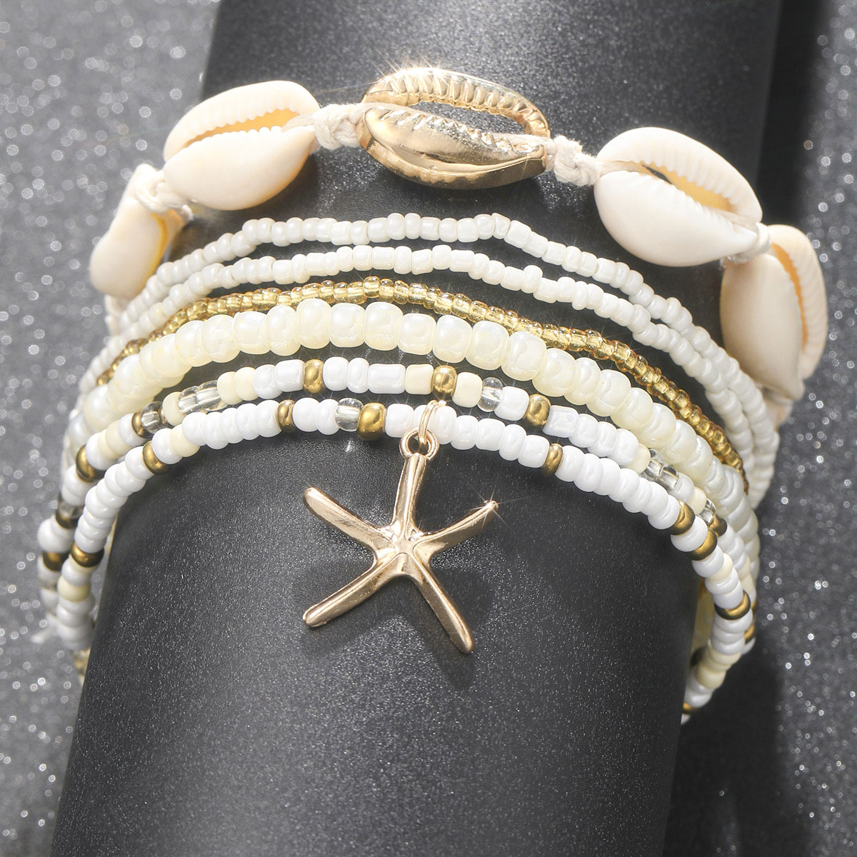 ensemble de bracelets de cheville en perles de rocaille et coquillages dorés