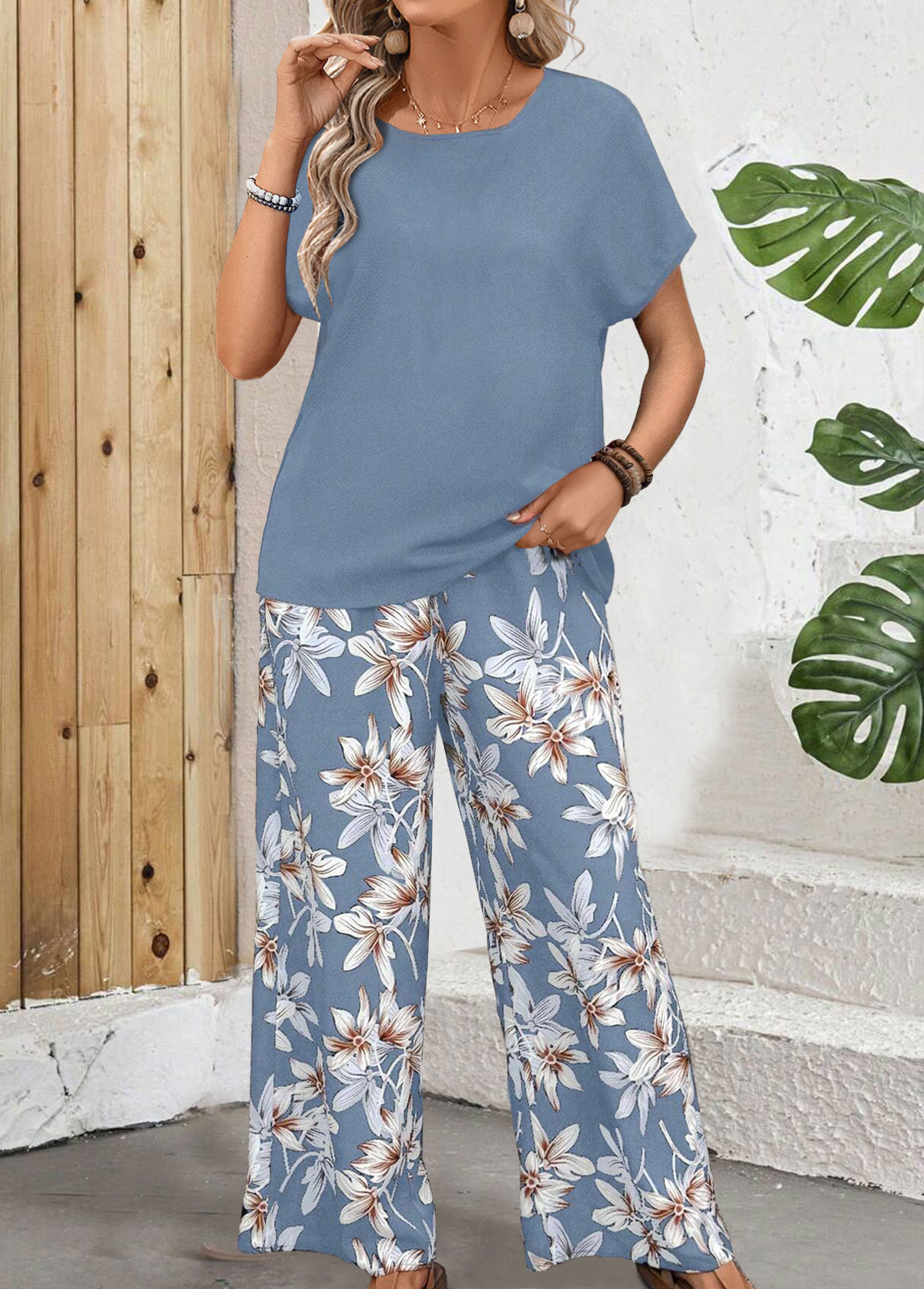 Leichtes Oberteil und Hose mit Rundhalsausschnitt und Blumenmuster in Blau von Rotita