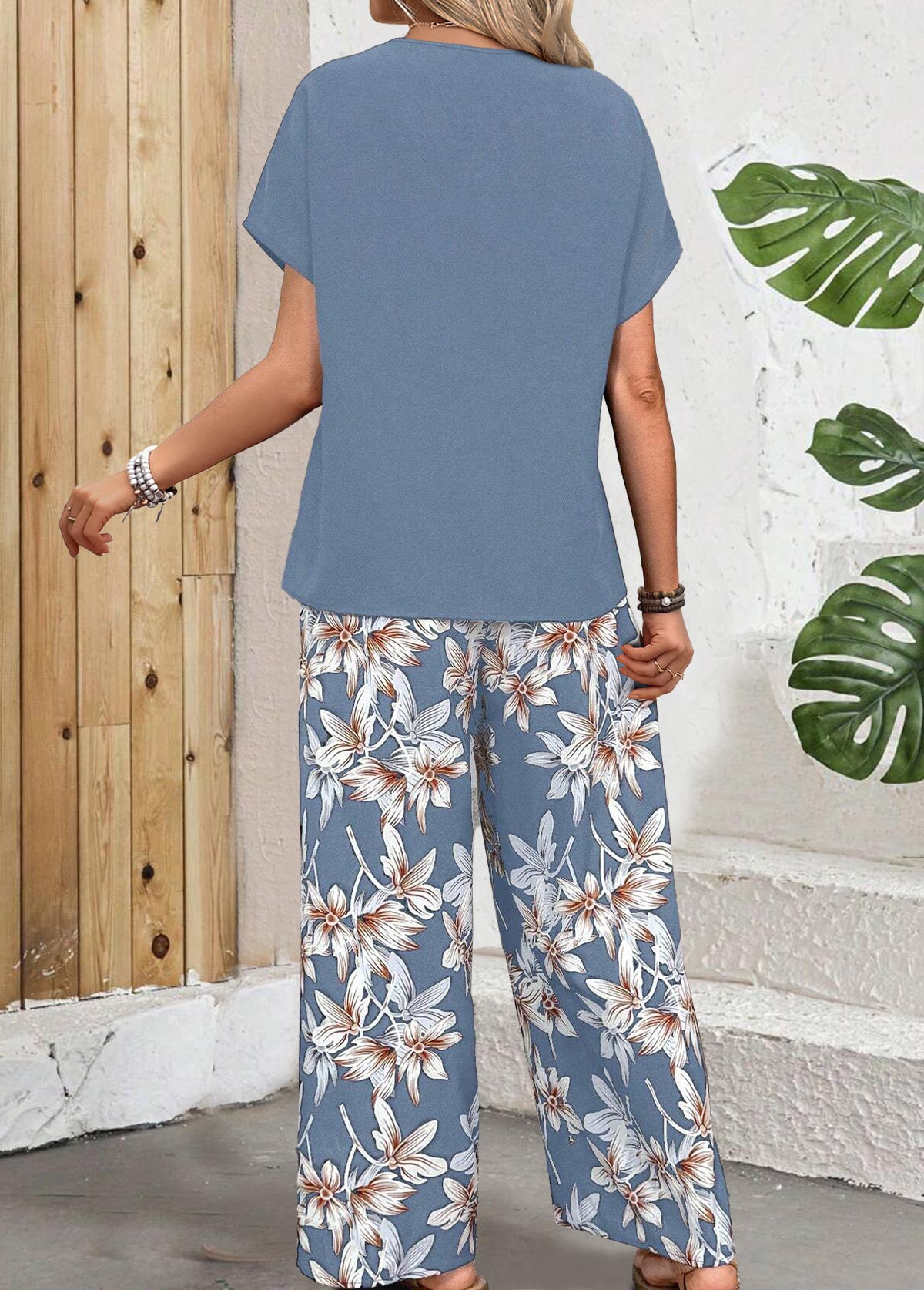 Leichtes Oberteil und Hose mit Rundhalsausschnitt und Blumenmuster in Blau von Rotita