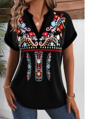 Schwarze Bluse mit Schlitzkragen und kurzen Ärmeln im Rotita-Tribal-Print