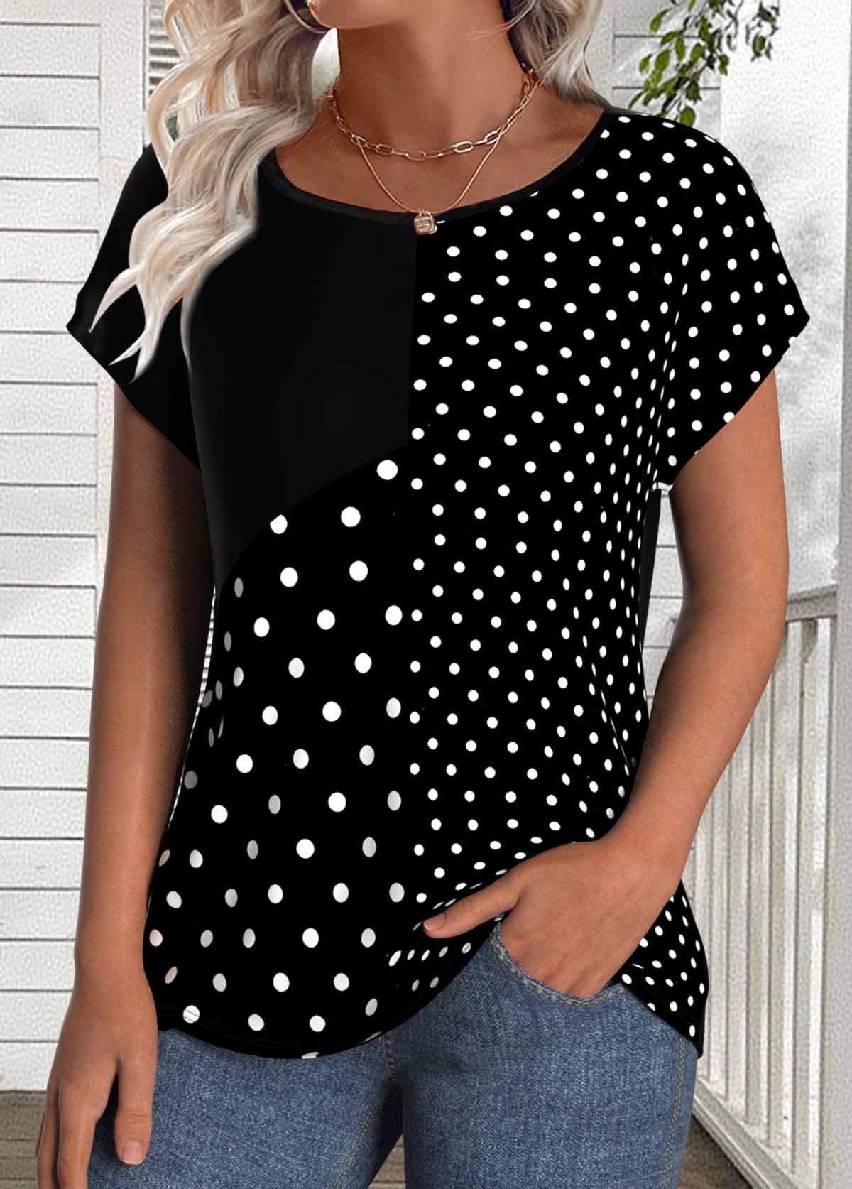 Rotita Patchwork-T-Shirt mit Polka Dots in Schwarz und Rundhalsausschnitt