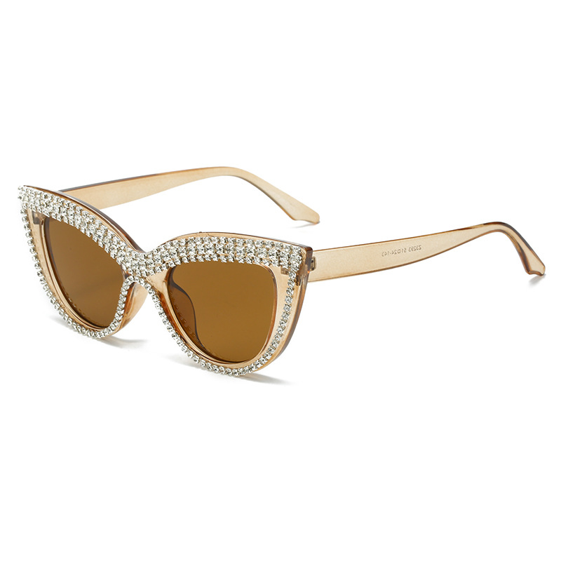 Kaffeebraune Sonnenbrille im Cat-Eye-Design