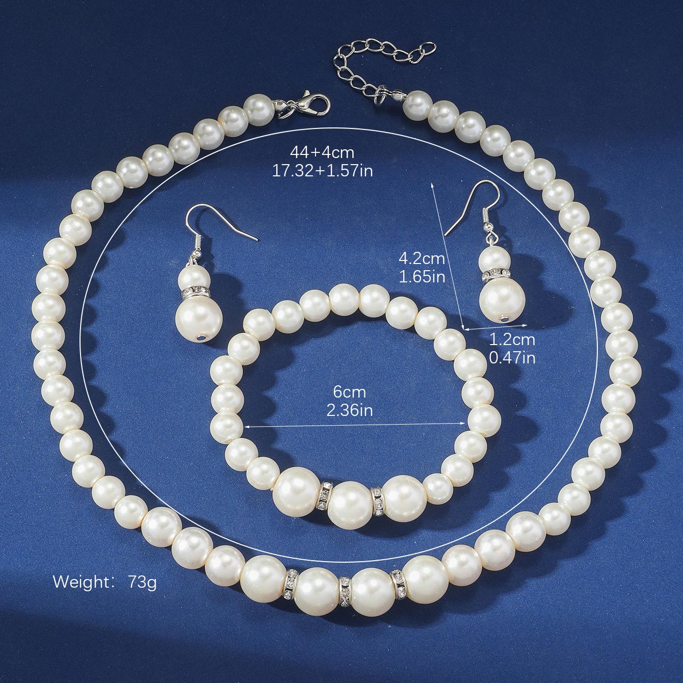 Set aus Halskette Ohrringen und Armband in Perlweiß