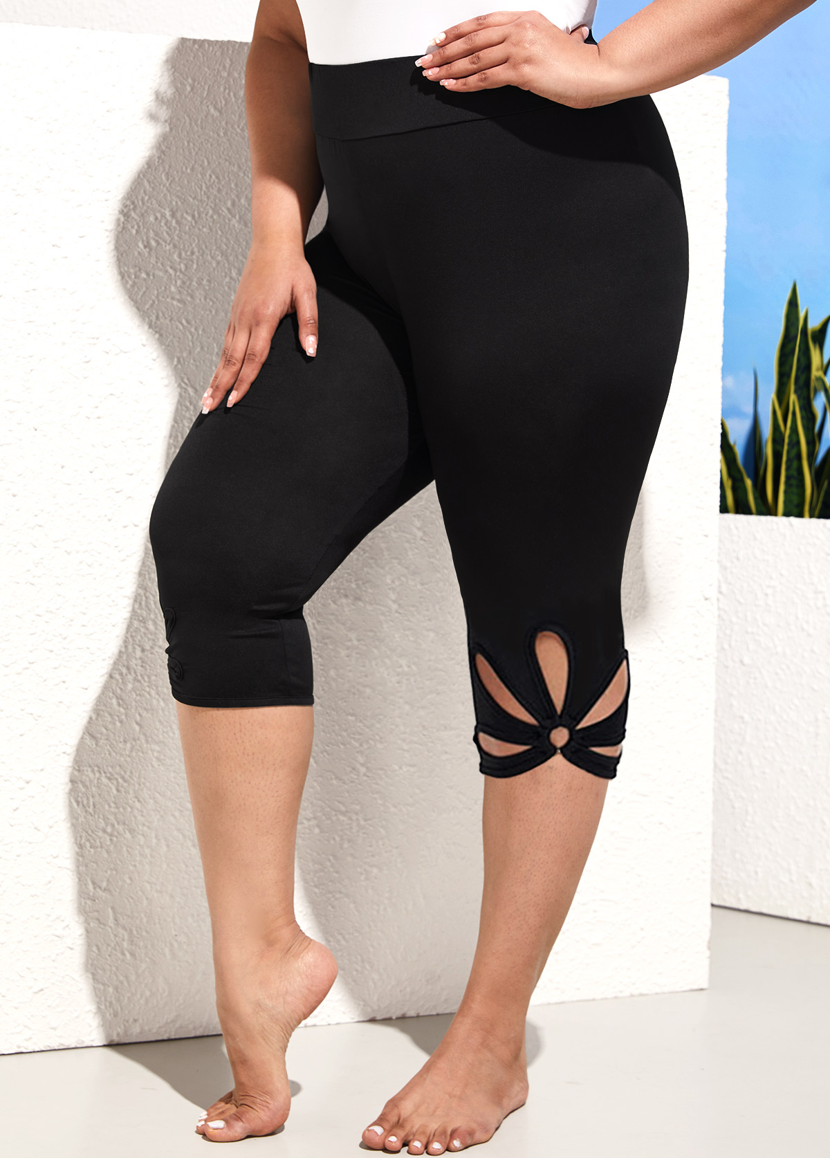 Black plus size,Plain Color plus size,High Waisted Black Floral Design Plus Size Shorts