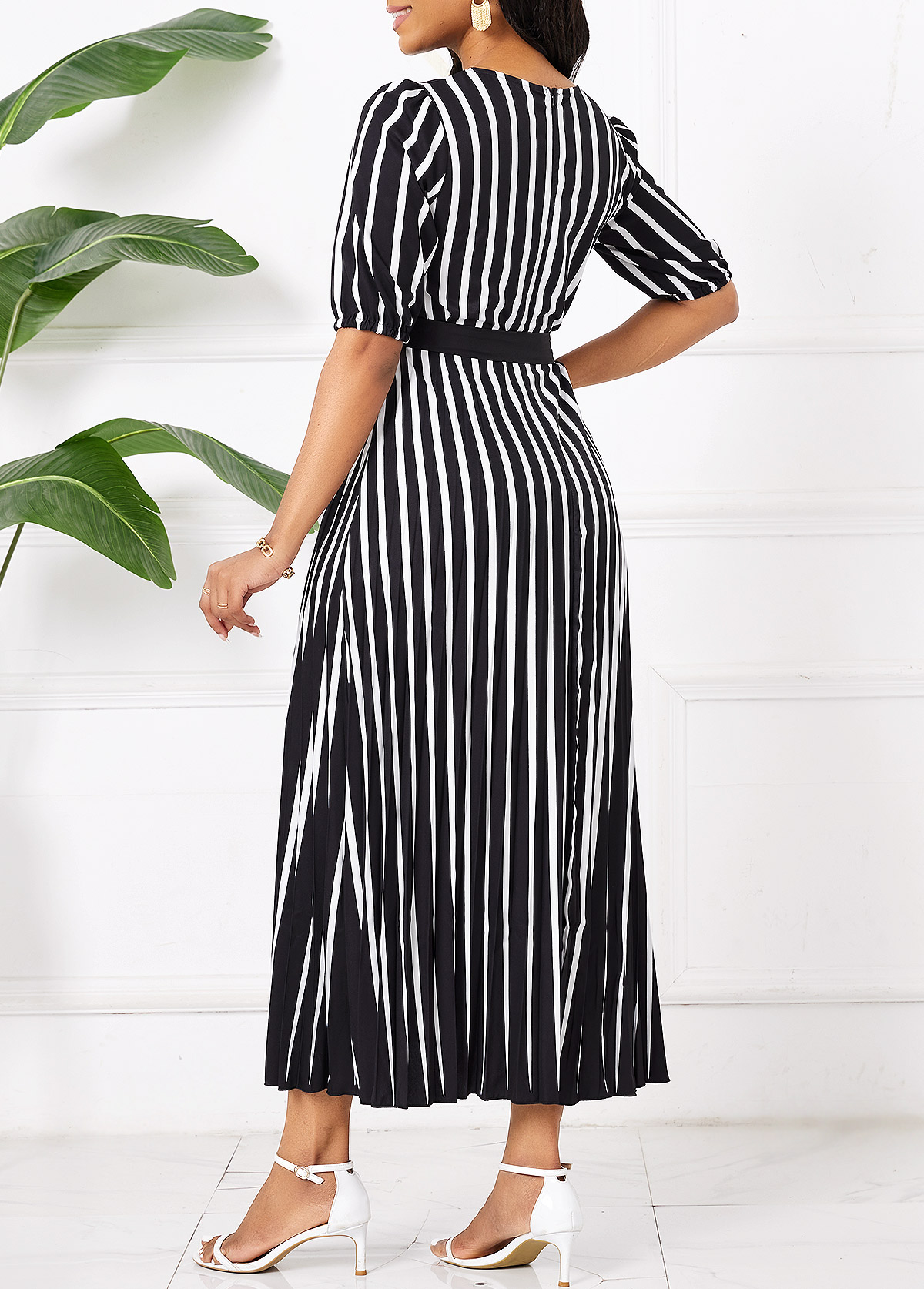 Black dresses,Striped dresses,Geometric dresses,Party dresses,Elegant dresses,Umbrella Hem Striped Black Belted Maxi Round Neck Dress