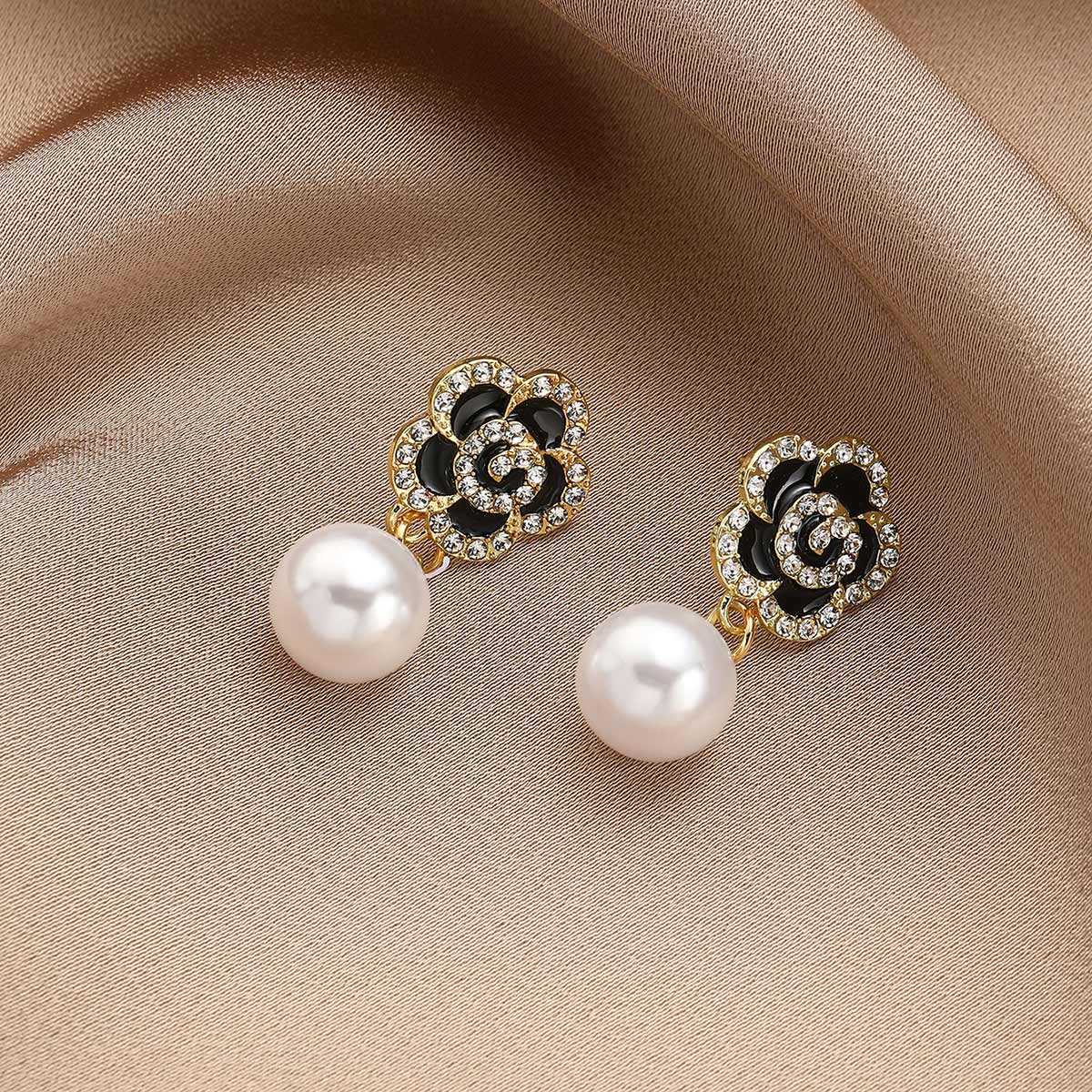 Black jewelry,Floral jewelry,Plants jewelry,Black Alloy Pearl Detail Petals Earrings