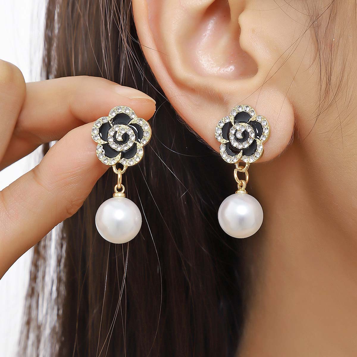 Black jewelry,Floral jewelry,Plants jewelry,Black Alloy Pearl Detail Petals Earrings