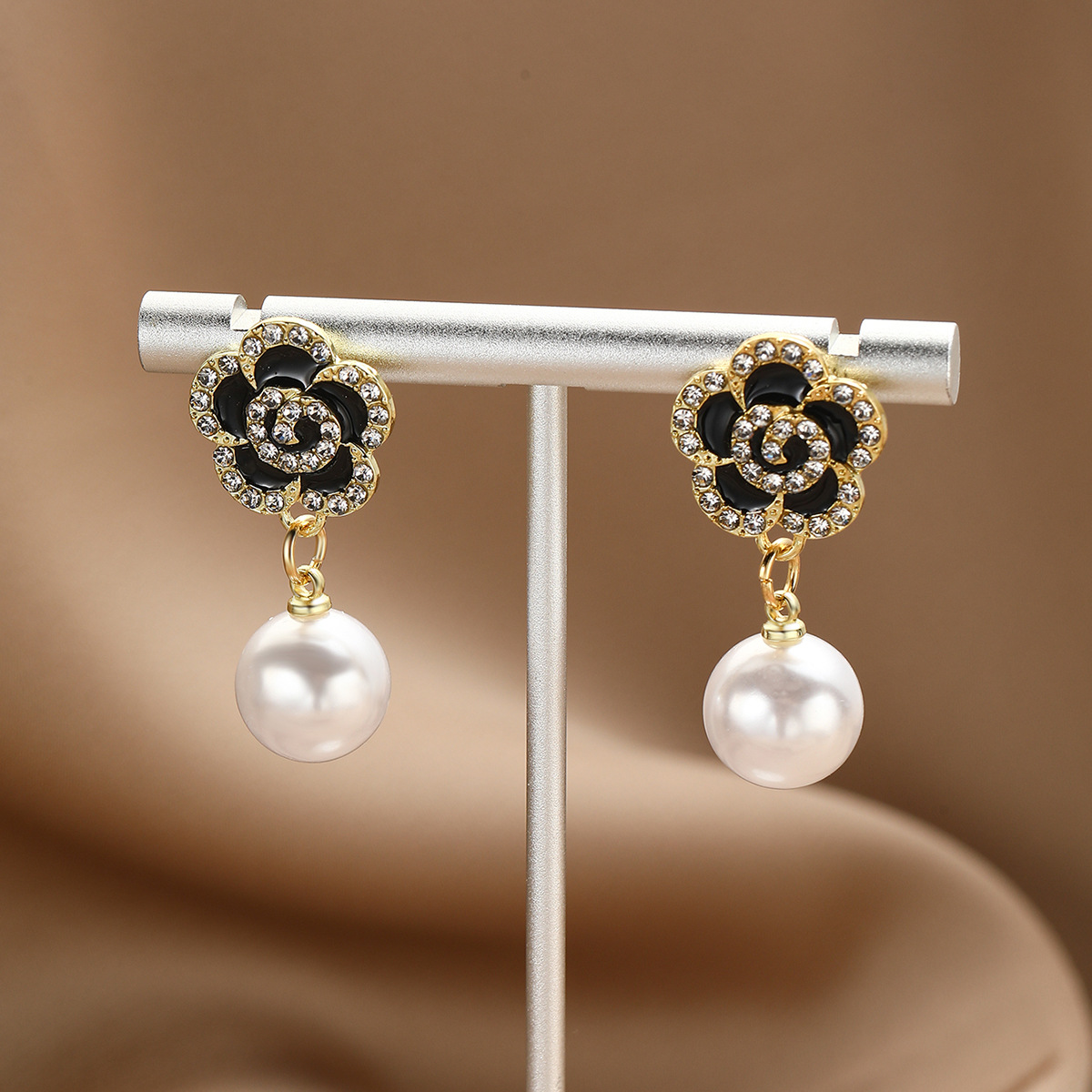 Black jewelry,Floral jewelry,Plants jewelry,Black Alloy Pearl Detail Petals Earrings