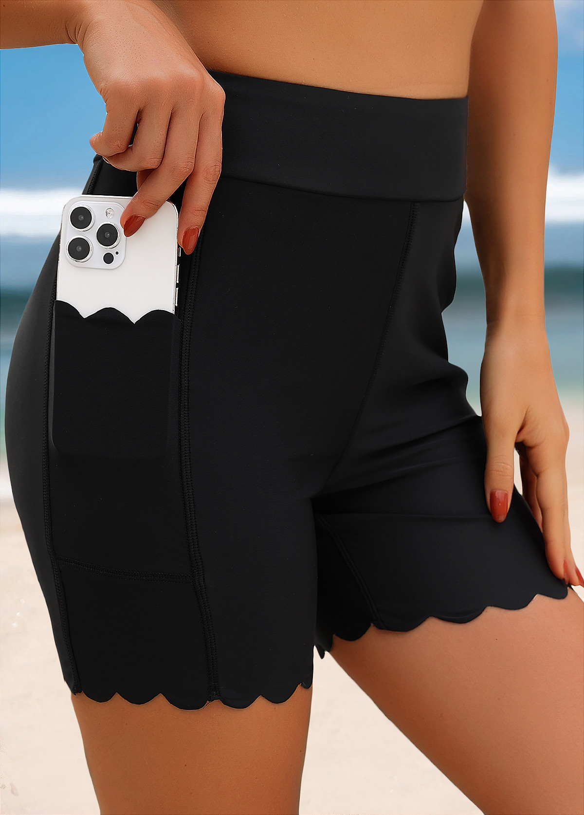 Rotita – Schwarze Badeshorts mit hoher Taille und gewelltem Saum