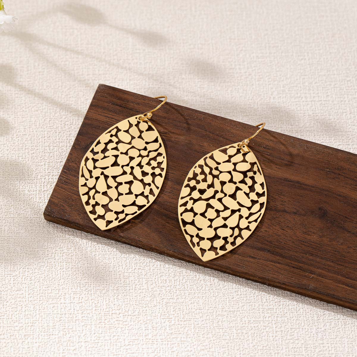 Golden jewelry,Leaf Design Hollow Golden Alloy Earrings