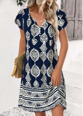 Marineblaues kurzes Kleid mit Schlitz am Hals im Rotita-Tribal-Print