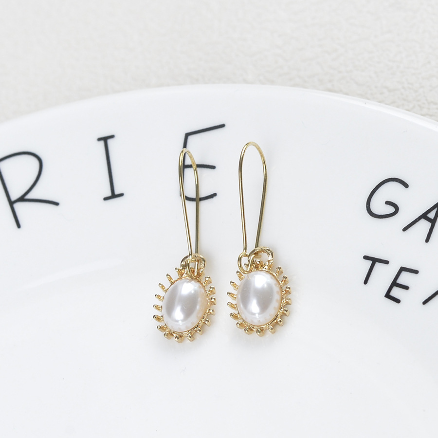Golden jewelry,Geometric jewelry,Golden Pearl Design Geometric Alloy Earrings