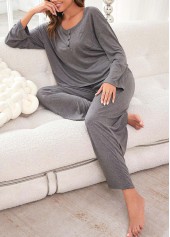 graues Lounge-Oberteil mit Rundhalsausschnitt und langen Ärmeln und passende Hose