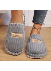 Hausschuhe mit Buchstabenprint hellgrau flach runde Zehenpartie