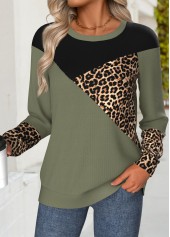 Rotita – Bauchbedeckung – Leoparden-Sweatshirt in Olivgrün mit Rundhalsausschnitt