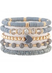 Herzförmige Armbänder aus hellgrauem Polymerclay