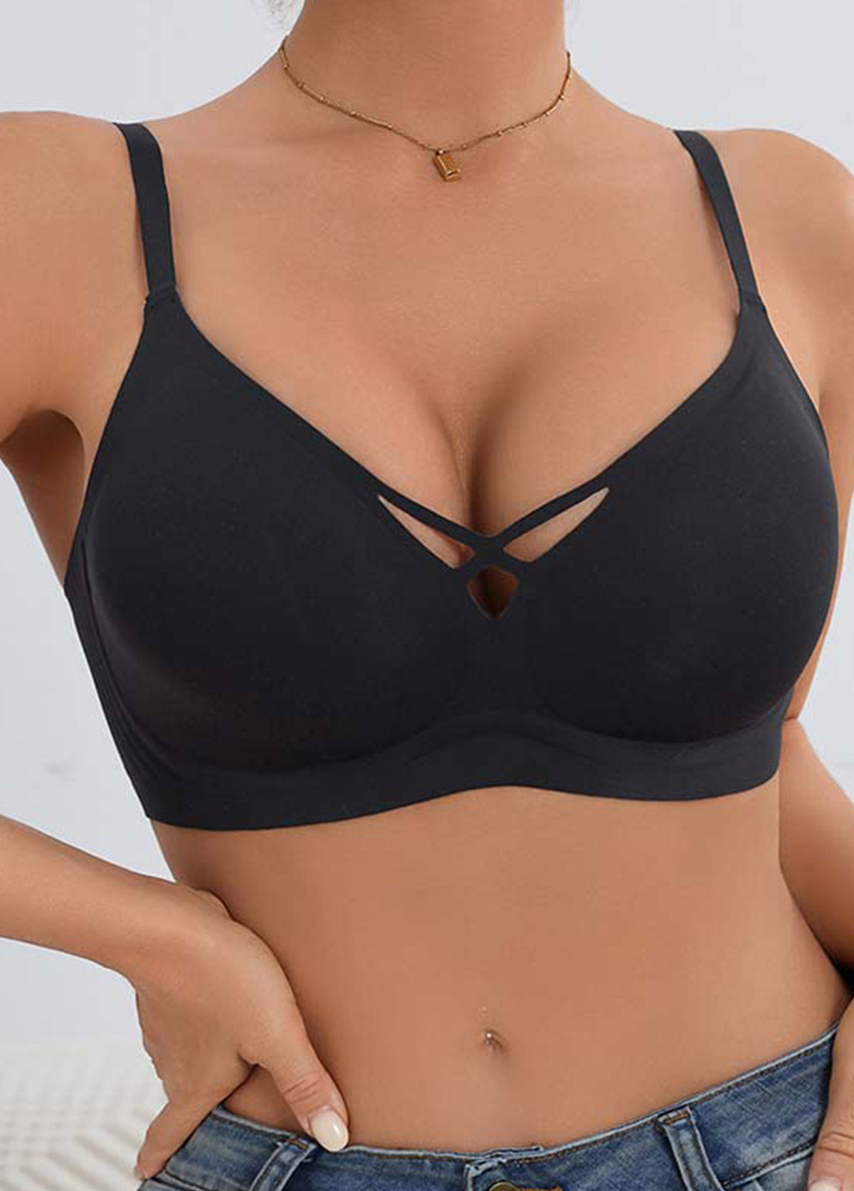 Black intimates,Black Color Push-up Detail Scoop Bra