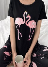 schwarzes kurzärmeliges Lounge-Oberteil mit Rundhalsausschnitt und passende Hose