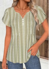 Rotita – T-Shirt mit Bauchbedeckung und Schlitz am Hals in Salbeigrün