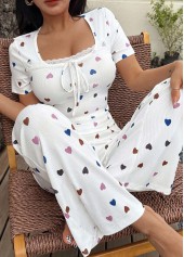Ensemble loungewear blanc à imprimé cœur et col carré composé d'un haut et d'un pantalon
