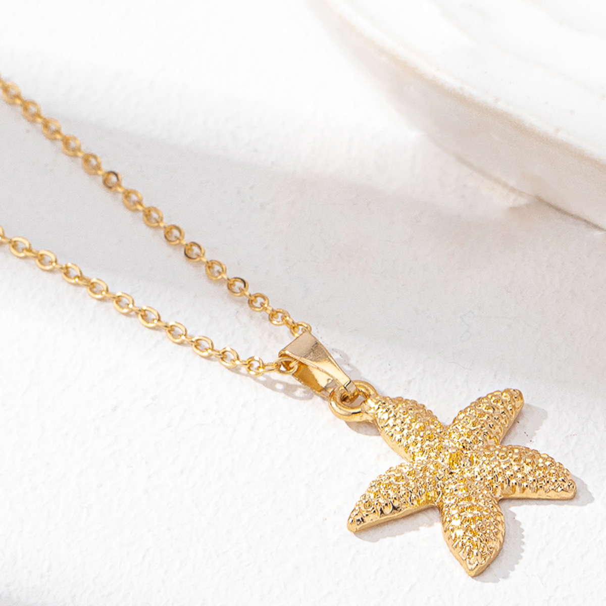 Golden jewelry,Animal Print jewelry,Golden Starfish Design Animal Alloy Necklace