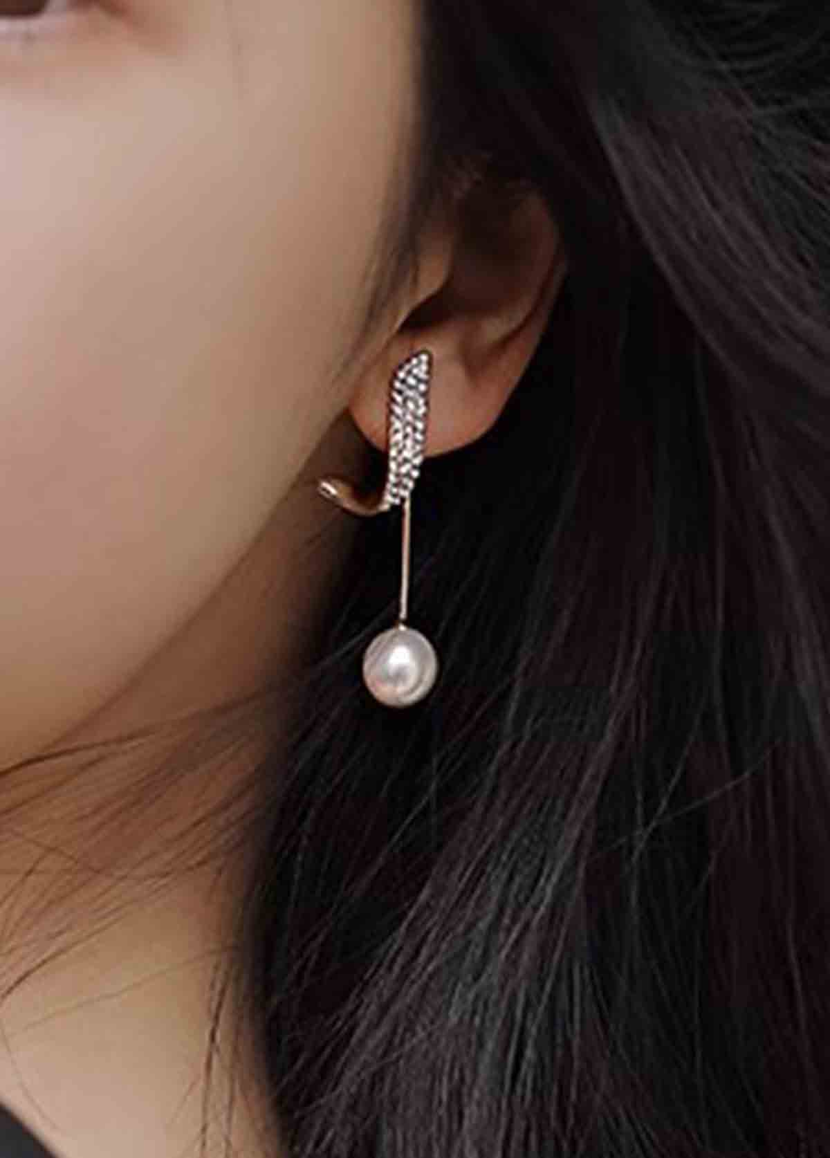 White jewelry,Asymmetrical White Pearl Design Alloy Earrings