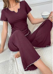 haut et pantalon de détente à col rond rouge vin