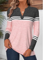 Rotita T-Shirt mit geschwungenem Saum geometrischem Muster und rosa V-Ausschnitt