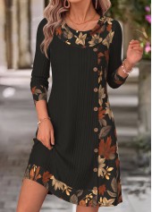 kurzes Kleid von Rotita mit schwarzem Blätterprint und Wasserfallausschnitt