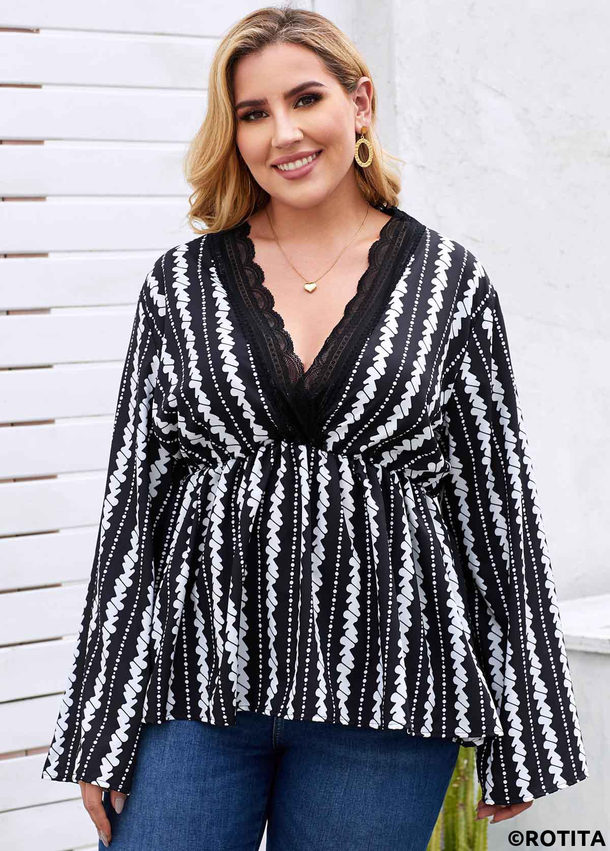 Black plus size,Floral plus size,Plus Size Printed Lace Trim Blouse