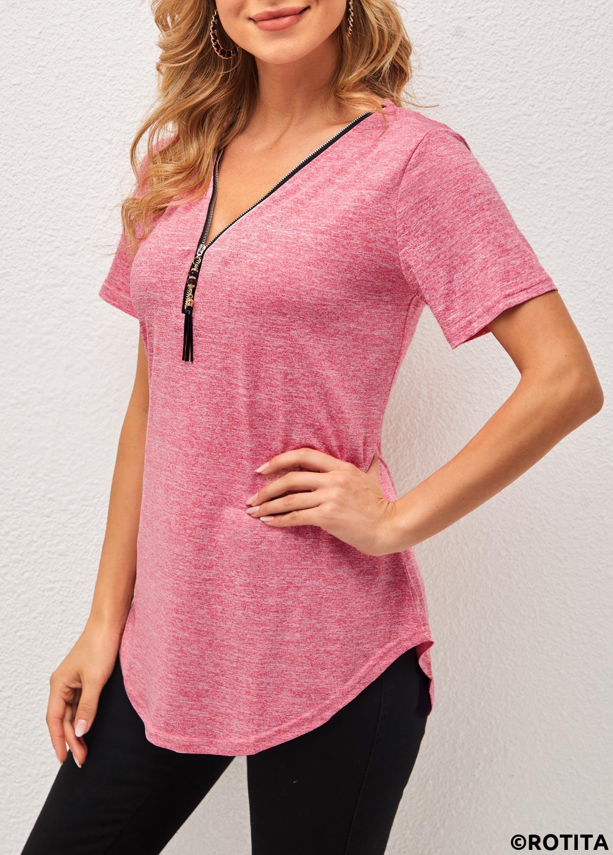 Rosa T-Shirt mit kurzen Ärmeln und V-Ausschnitt und Quastendetail