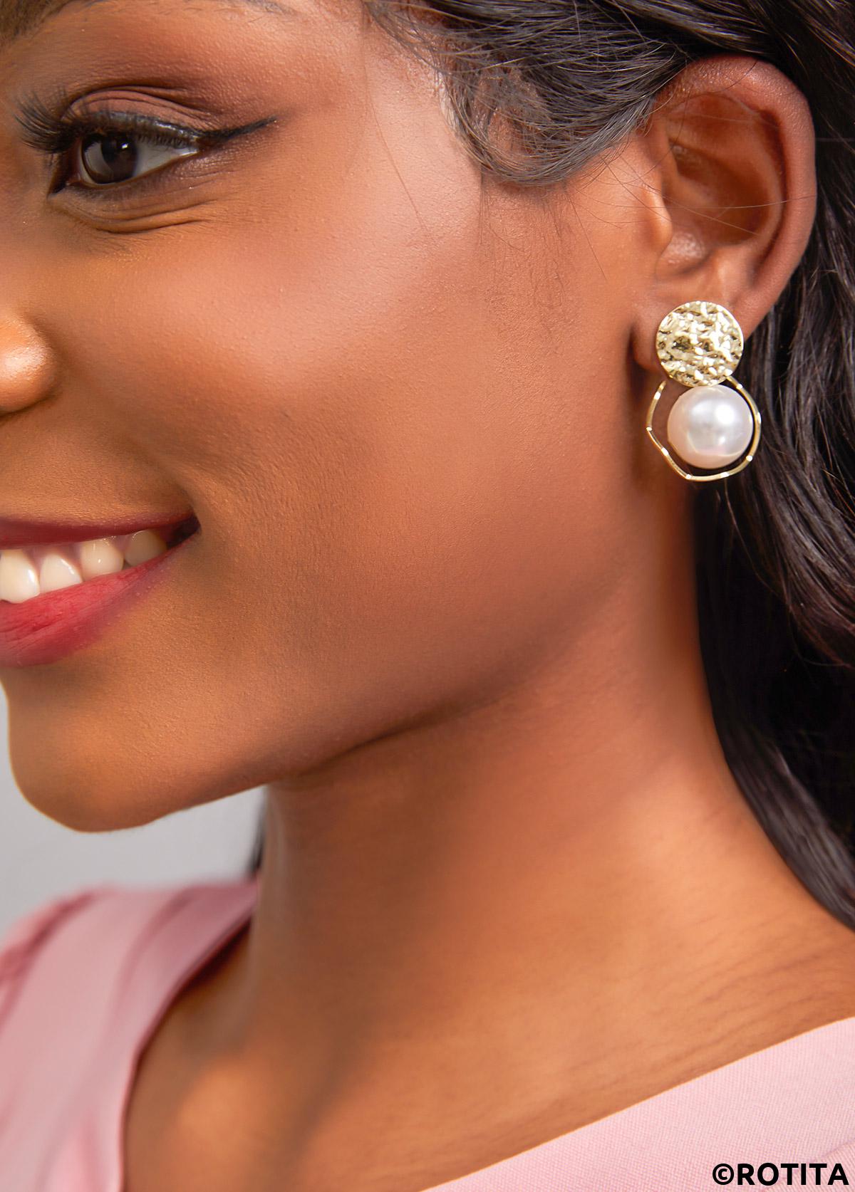 Gold jewelry,Plain Color jewelry,Gold Metal Detail Round Pearl Earrings