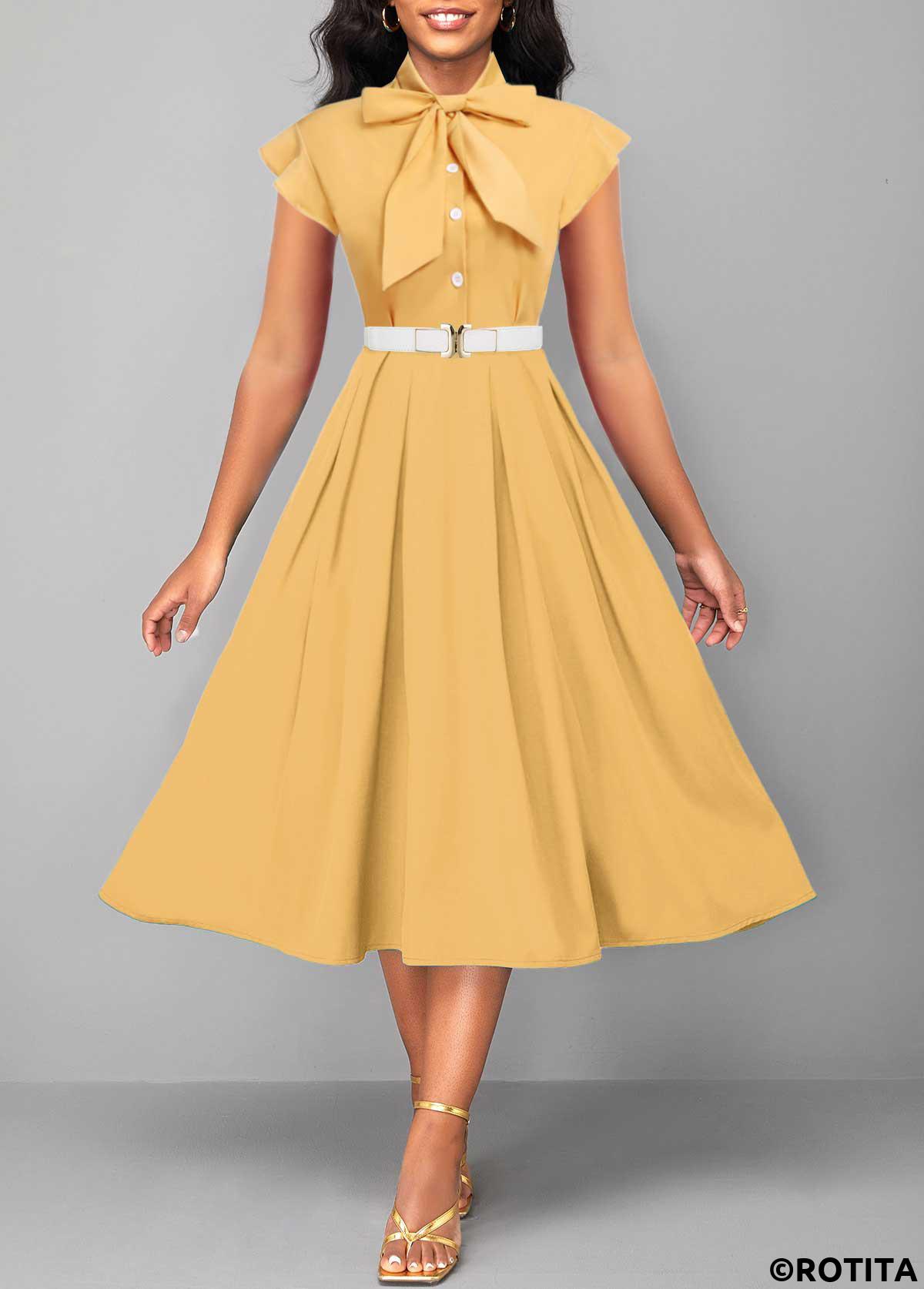 Rotita-Knopf hellgelbes kurzärmliges Kleid mit Krawattenkragen