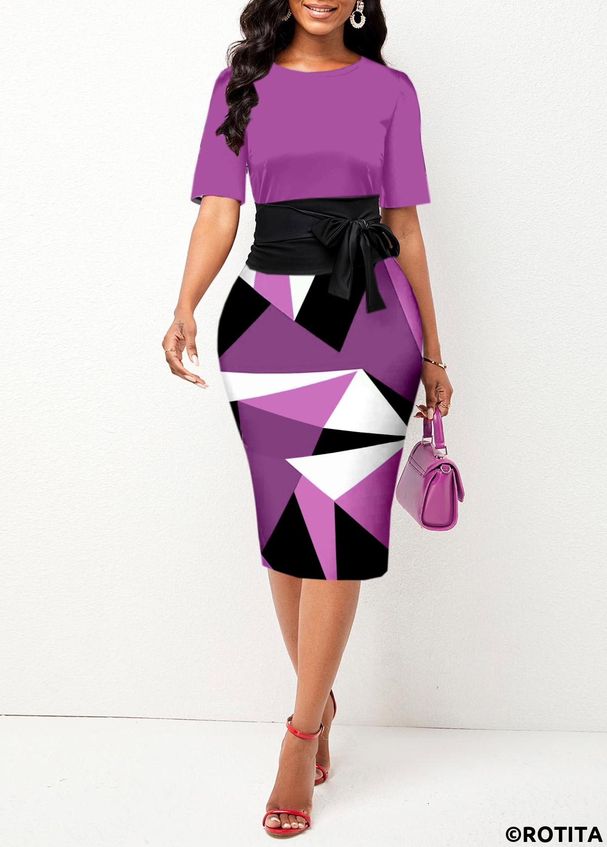 Figurbetontes Kleid mit Rotita-Krawatte und geometrischem Print in Lila mit Rundhalsausschnitt
