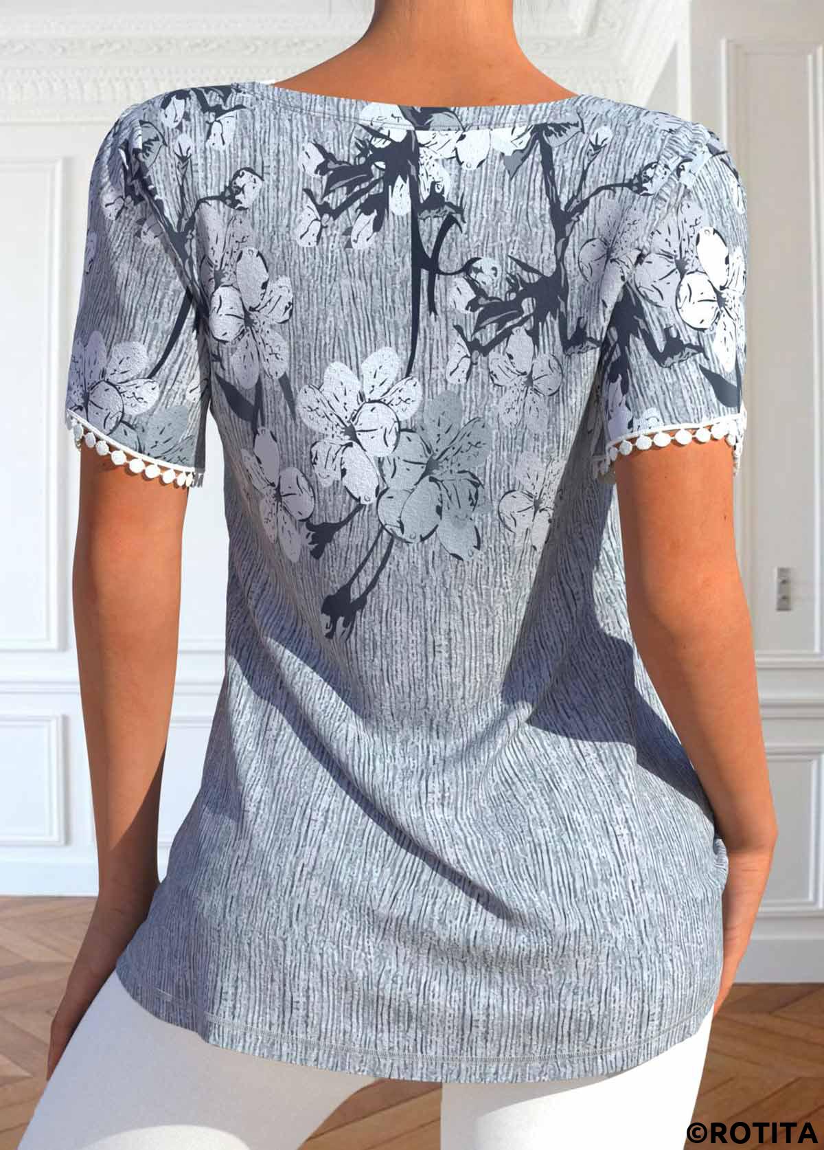 Graues Rotita-Patchwork-T-Shirt mit Blumendruck und V-Ausschnitt