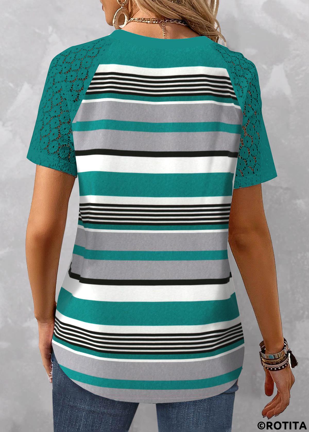 Gestreiftes Rotita-Patchwork-T-Shirt in Cyan mit V-Ausschnitt