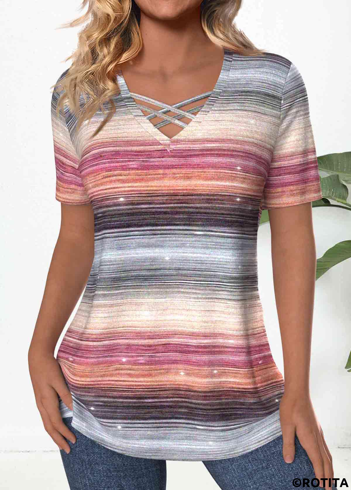 T-shirt à col en V multicolore à rayures croisées Rotita