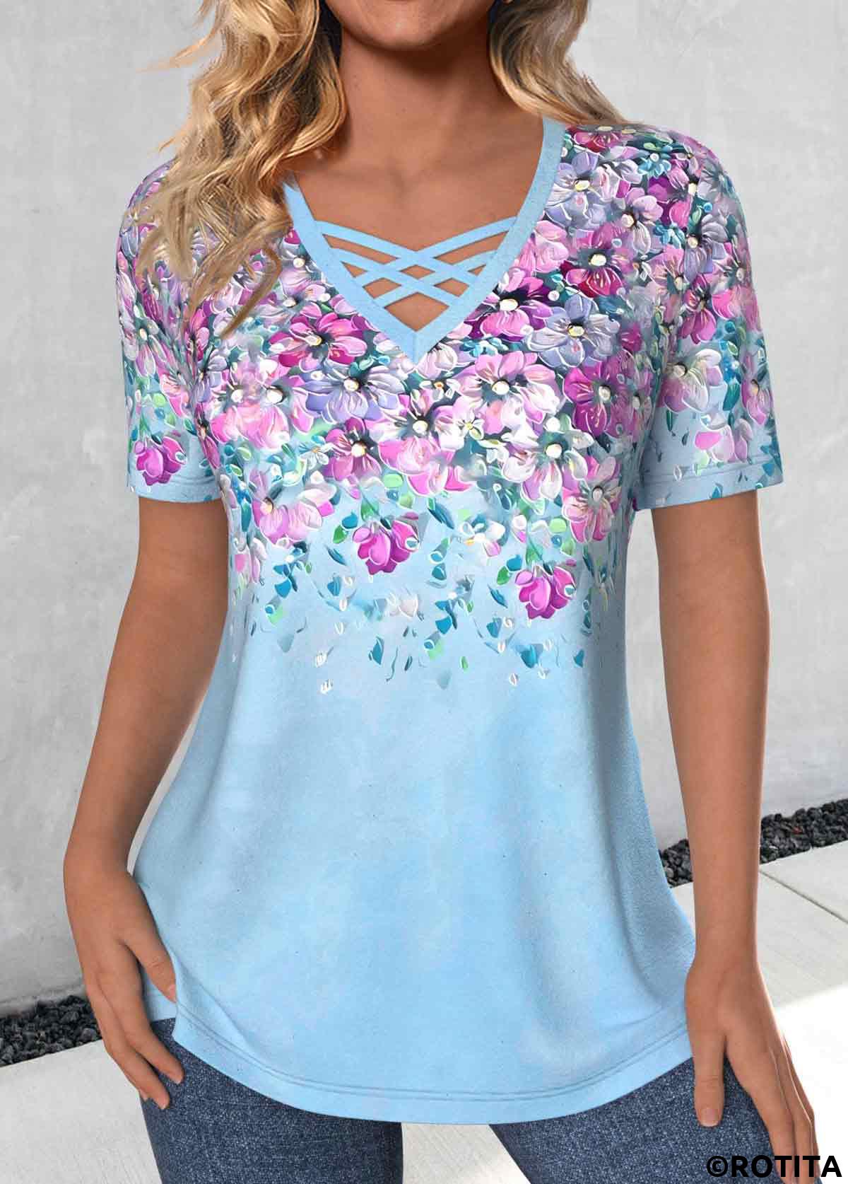 t-shirt bleu clair à imprimé floral croisé rotita