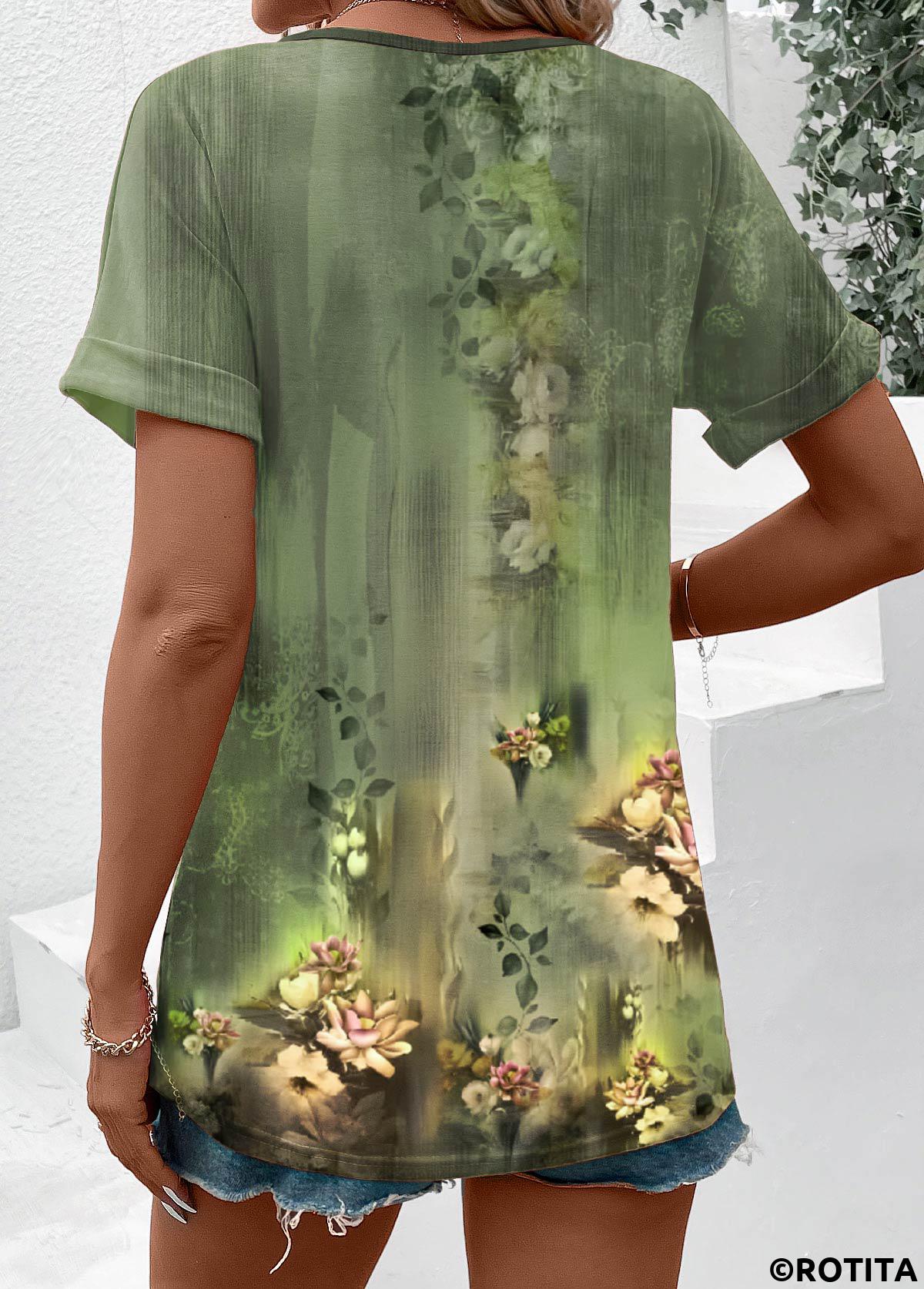 T-Shirt mit Schlitzkragen und Blumendruck in Salbeigrün