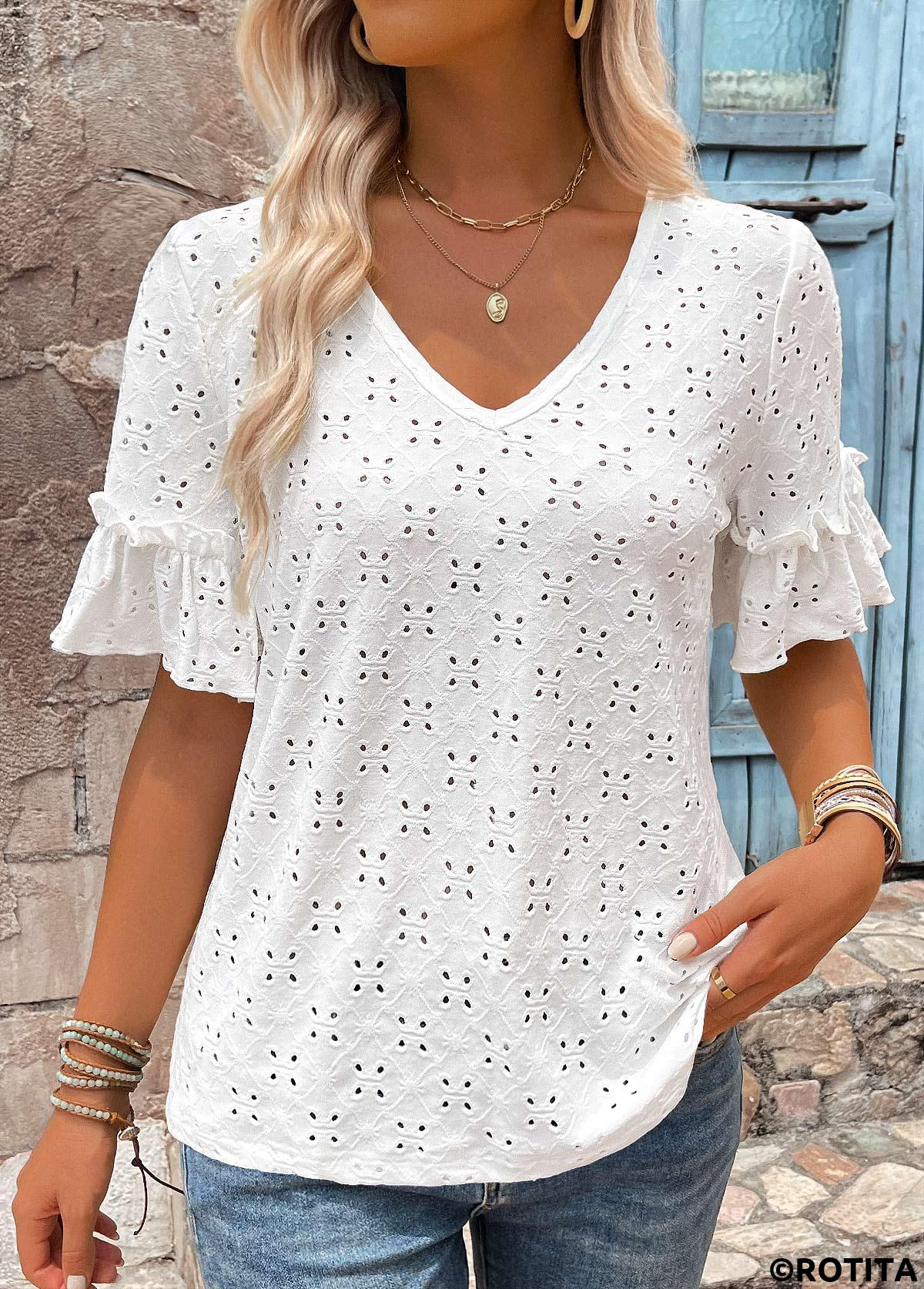t-shirt blanc à manches courtes et col en V