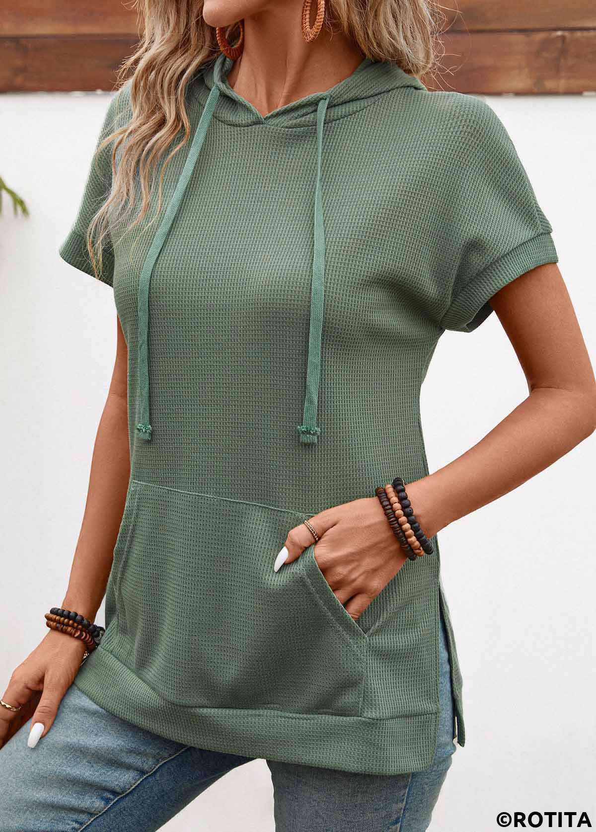 t-shirt à manches courtes à capuche vert sauge de poche