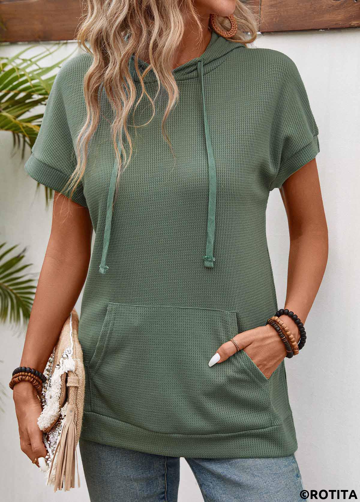 t-shirt à manches courtes à capuche vert sauge de poche