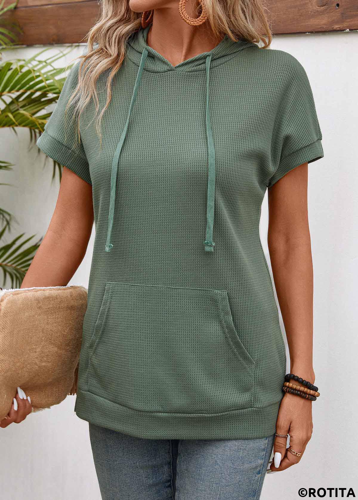 t-shirt à manches courtes à capuche vert sauge de poche