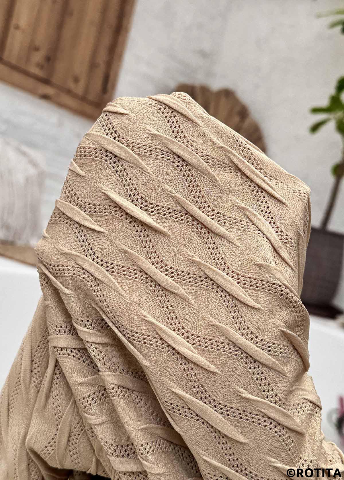 t-shirt col rond en tissu texturé camel clair