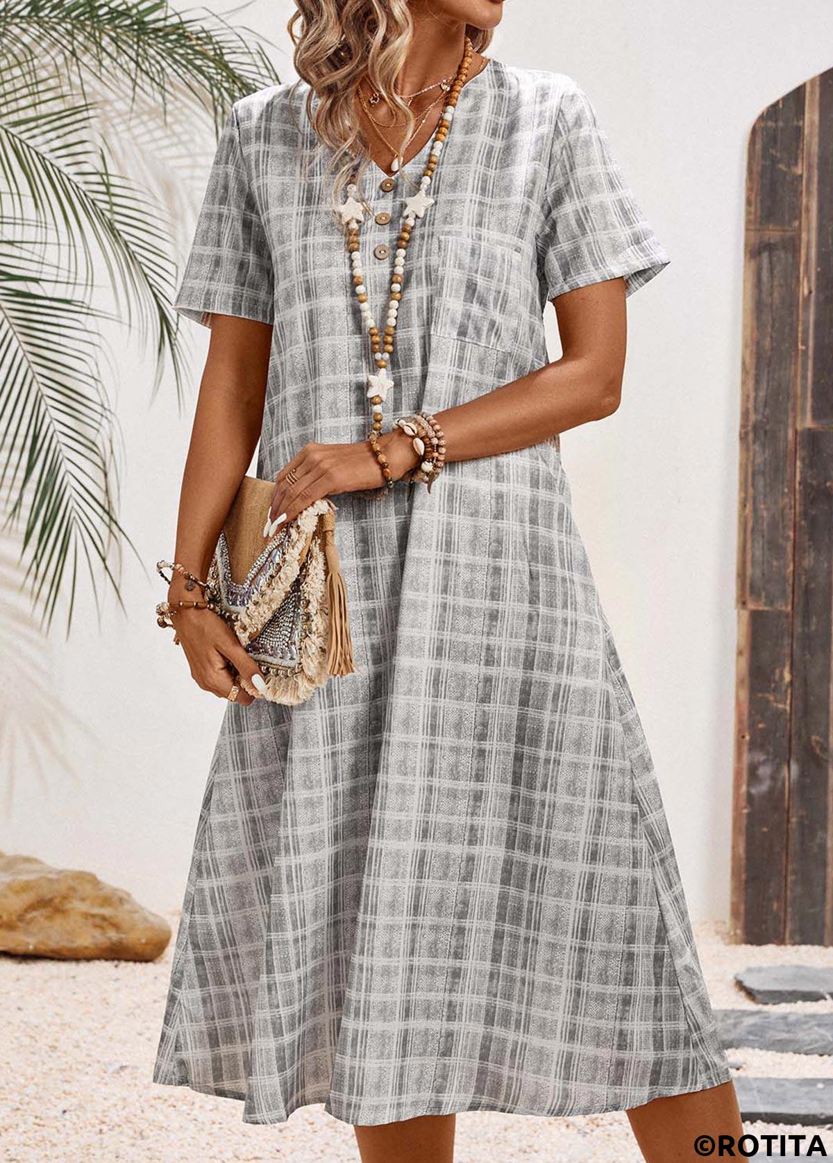 robe trapèze gris clair à carreaux et boutons à col fendu