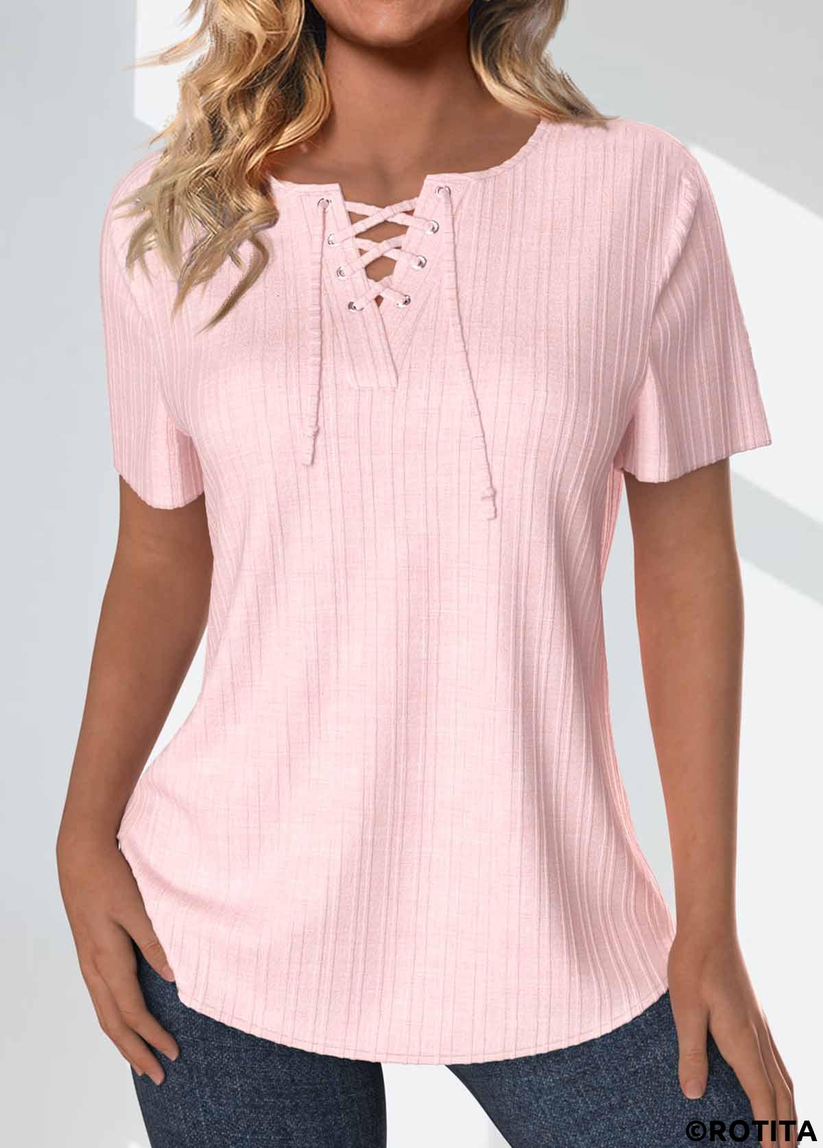 Rotita – Hellrosa Bluse mit kurzen Ärmeln und Schnürung