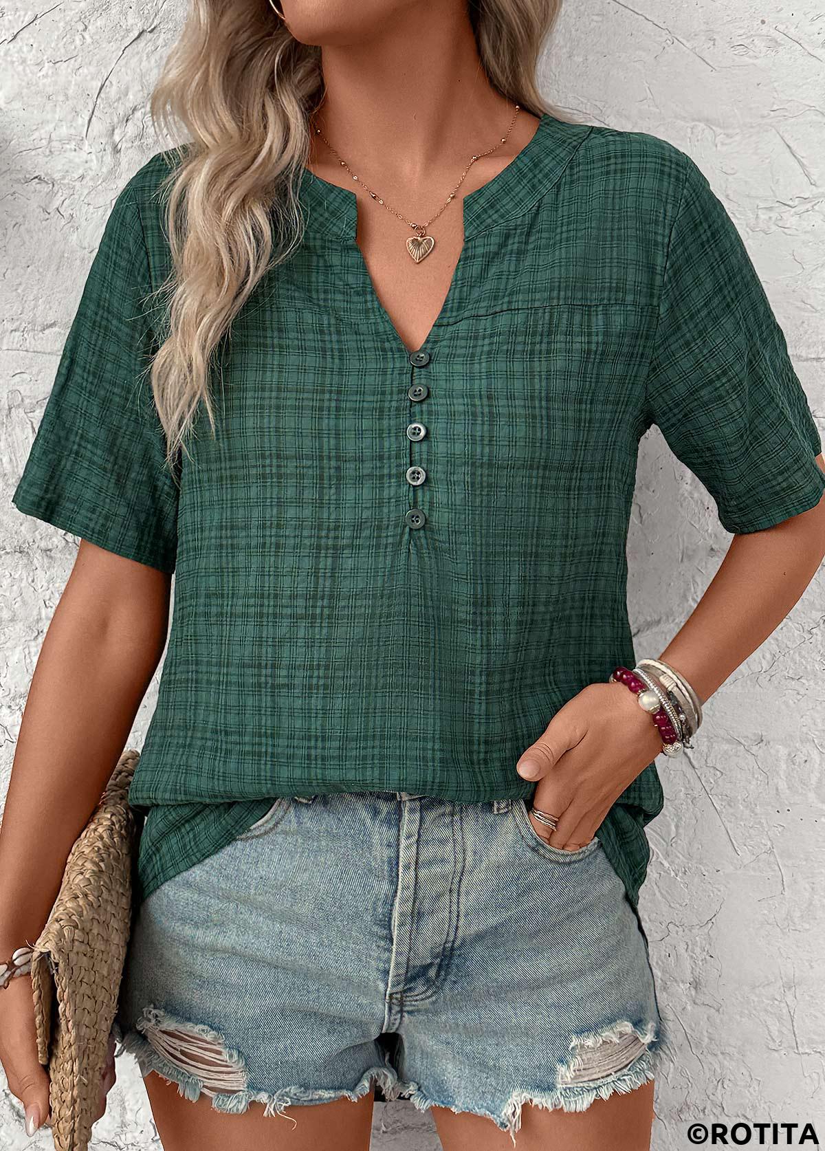 Rotita-Knopf-Karo-Bluse mit schwärzlich-grünem Schlitzkragen und kurzen Ärmeln