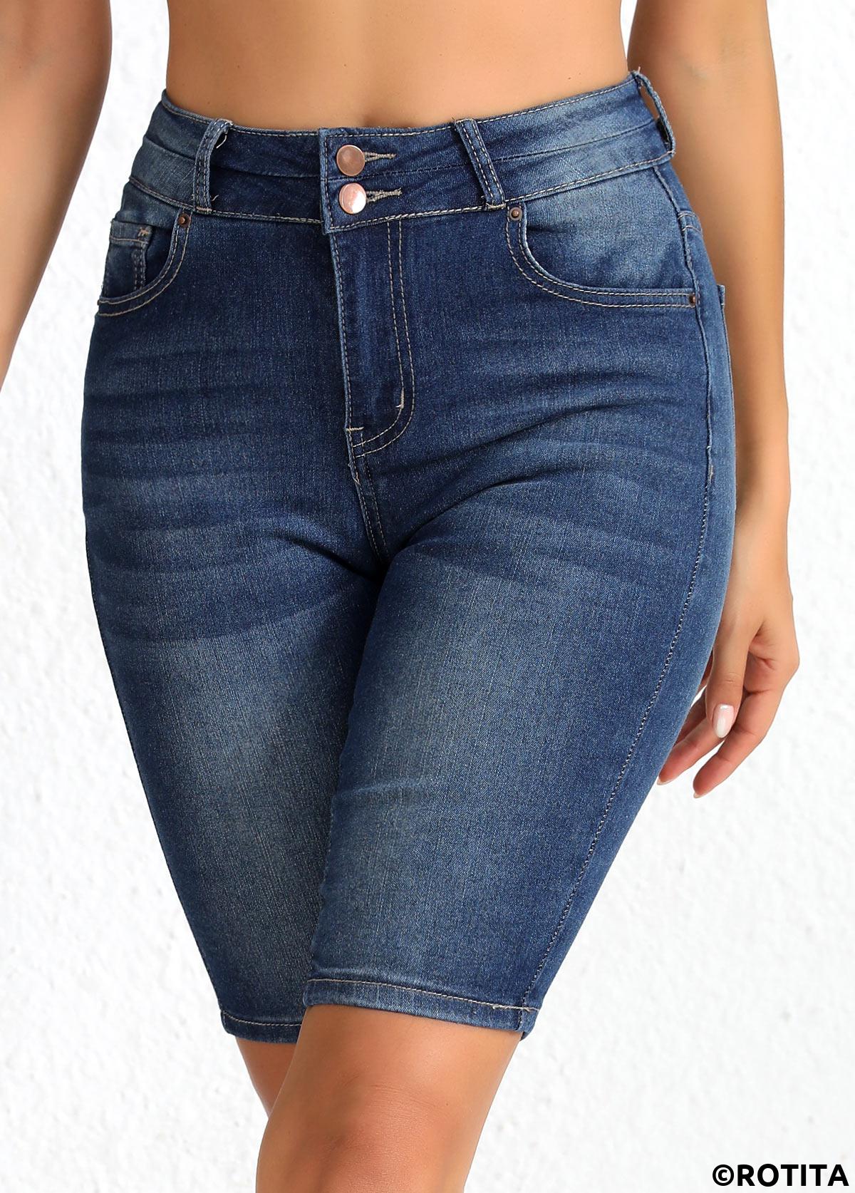 Enge Jeansshorts mit Knopfleiste und hoher Taille in Blau
